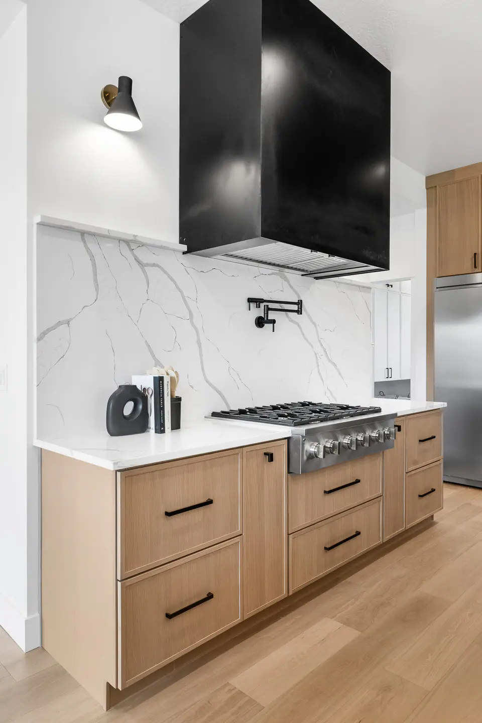 Range hood detail 02