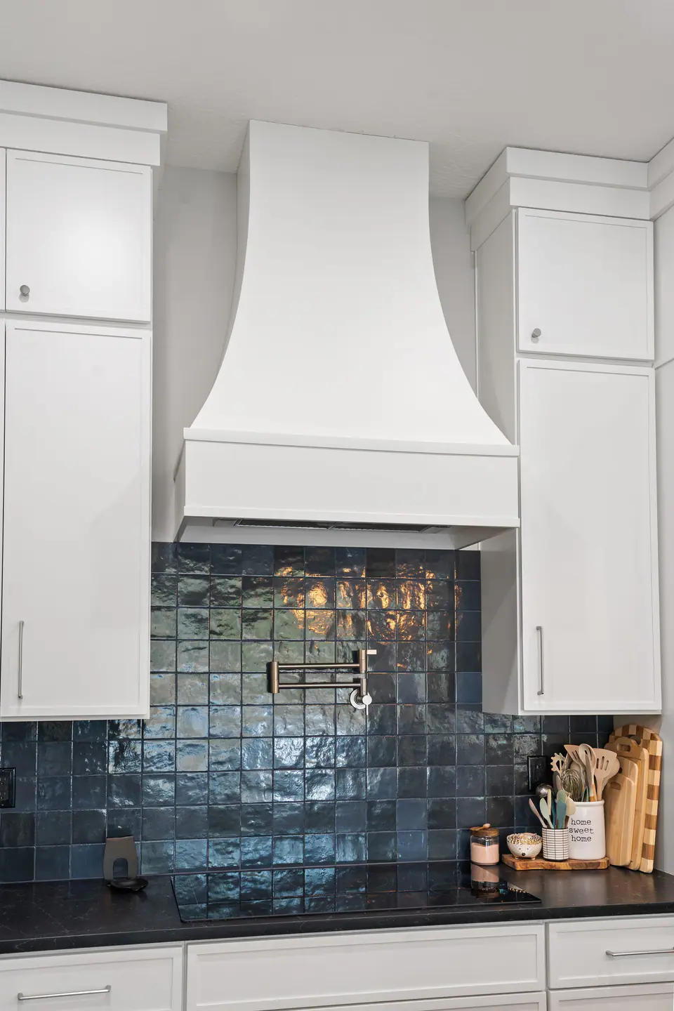 Range hood detail 06