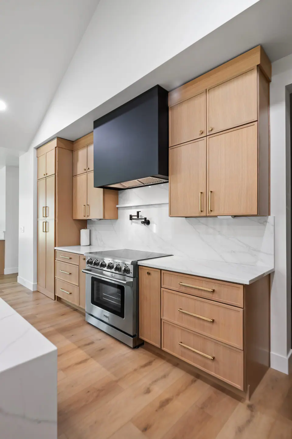 Range hood detail 16