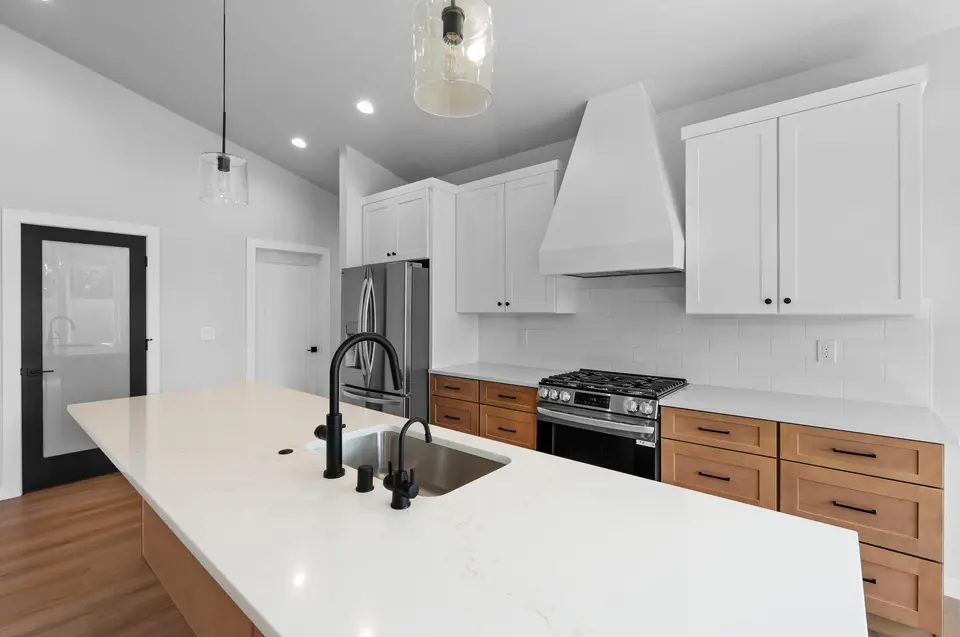 Range hood detail 18